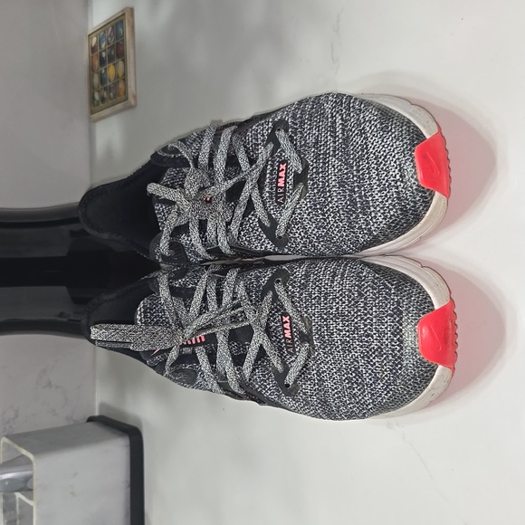 Nike shoes - Picture 2 of 5